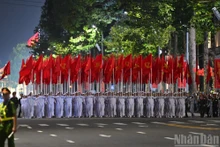 Ensayo general del desfile por el Día Nacional: La capital vietnamita que no duerme en los días de agosto
