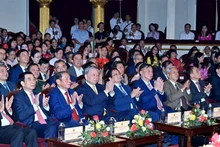[Foto] Dirigentes vietnamitas asisten a ceremonia por el 80º aniversario del Día tradicional del sector cultural