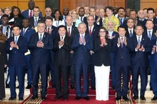 [Foto] Líder partidista de Vietnam recibe a jefes de delegación en ceremonia de firma de la Convención de Hanói