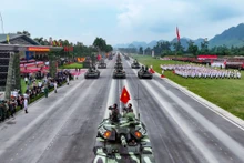 [Foto] Armas y vehículos militares en el tercer ensayo general del desfile por el Día Nacional 