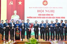 [Foto] Reunión de traspaso de cargo de jefe de la Comisión de Propaganda y Movilización de Masas del Comité Central del PCV