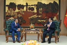 El primer ministro de Vietnam, Pham Minh Chinh, y el ministro de Asuntos Exteriores y Comercio Exterior de las Islas Salomón, Peter Shanel Agovaka. (Foto: Nhan Dan)