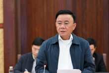 El miembro del Buró Político, miembro permanente del Secretariado y jefe del Subcomité de Organización para el XIV Congreso Nacional del Partido Comunista de Vietnam, Tran Cam Tu, habla en el evento. (Foto: Nhan Dan) 