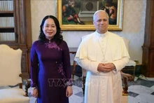 La vicepresidenta de Vietnam, Vo Thi Anh Xuan, y el arzobispo Paul Richard Gallagher, secretario para las Relaciones con los Estados y las Organizaciones Internacionales de la Santa Sede. (Foto: VNA)