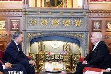 El secretario general del Partido Comunista de Vietnam, To Lam, y el presidente de la Cámara de los Comunes del Reino Unido, Lindsay Hoyle. (Foto: VNA)