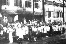 La juventud Tien Phong (Vanguardia) en Saigón demuestra su fuerza durante los días de la Revolución de Agosto de 1945. (Foto: Museo de Ciudad Ho Chi Minh).