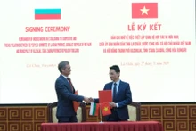 En la ceremonia de firma (Foto: baolaichau.vn)