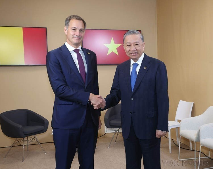 Con motivo de su participación en la 19ª Cumbre de la Francofonía en París (Francia), el 5 de octubre de 2024, el secretario general del Partido Comunista de Vietnam, To Lam, quien también se desempeñaba como presidente del país, se reúne con el primer ministro belga, Alexander De Croo. (Foto: VNA)