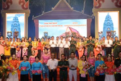 Participantes en el evento (Foto: baovanhoa.vn)