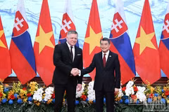El primer ministro vietnamita, Le Minh Hung, y su homólogo eslovaco, Robert Fico. (Foto: Nhan Dan)