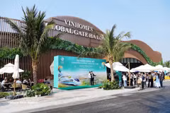 El proyecto urbano costero de Vingroup en Quang Ninh está ubicado frente a la estación de depósito del ferrocarril de alta velocidad Hanói-Quang Ninh. Foto: VNA
