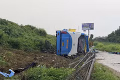 El accidente ocurre alrededor de las 00:20 horas del 17 de julio en el kilómetro 197+900 de la autopista Phap Van–Cau Gie–Cao Bo–Mai Son–Carretera Nacional 45–Nghi Son (Foto: VNA)