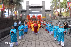 Ceremonia de ofrenda de pasteles Tet al Ancestro Nacional Hung Vuong en el Templo Superior, Área Conmemorativa de Hung Vuong, Ciudad Ho Chi Minh. Foto: VNA