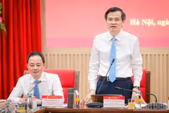 Doan Minh Huan, miembro del Buró Político y director de la Academia Nacional de Política Ho Chi Minh, habla en el evento. (Foto: Nhan Dan)