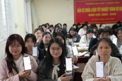 La información de los estudiantes de la Universidad de Medicina de Vinh se actualiza a través de la aplicación VNeID. (Foto: VNA)