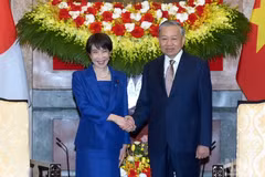 [Foto] Máximo dirigente vietnamita recibe a primera ministra japonesa 