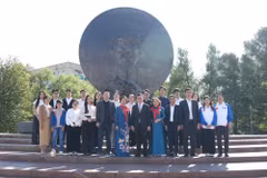 La delegación del periódico Nhan Dan rinde homenaje al Presidente Ho Chi Minh en Moscú. (Foto: Nhan Dan)