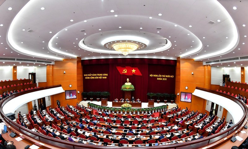 En el segundo día de trabajo del undécimo pleno del Comité Central del Partido Comunista de Vietnam (PCV) correspondiente al XIII mandato (Foto: VNA)