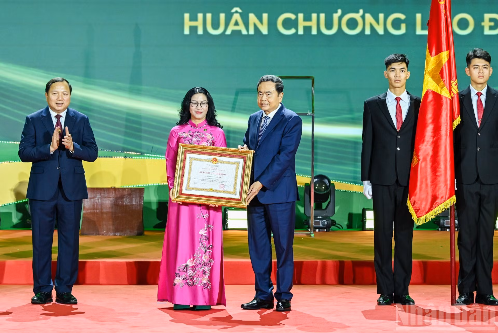 [Foto] Titular del Legislativo asiste al acto por el 70º aniversario de Academia de Agricultura de Vietnam