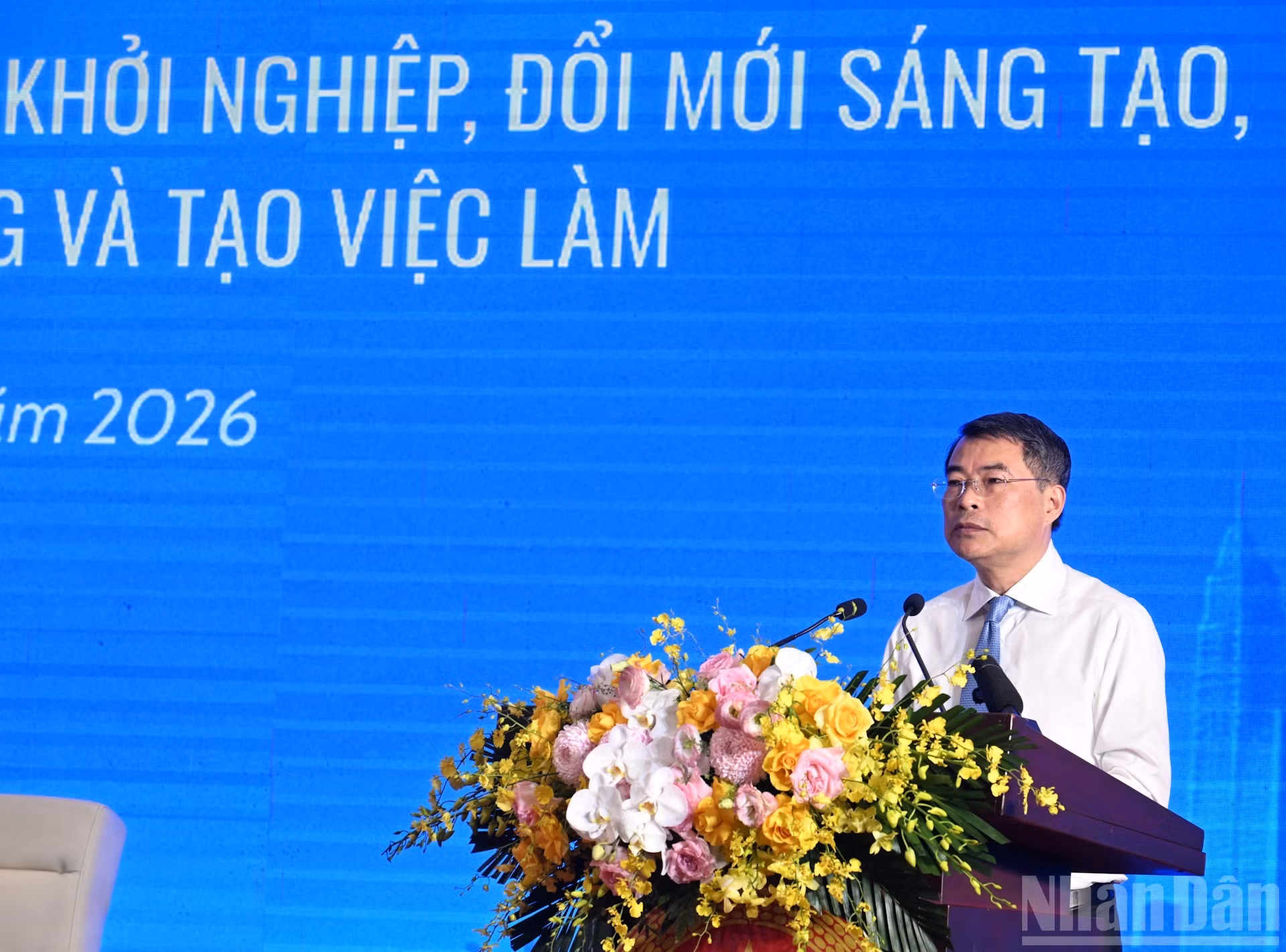 El primer ministro de Vietnam, Le Minh Hung, habla.