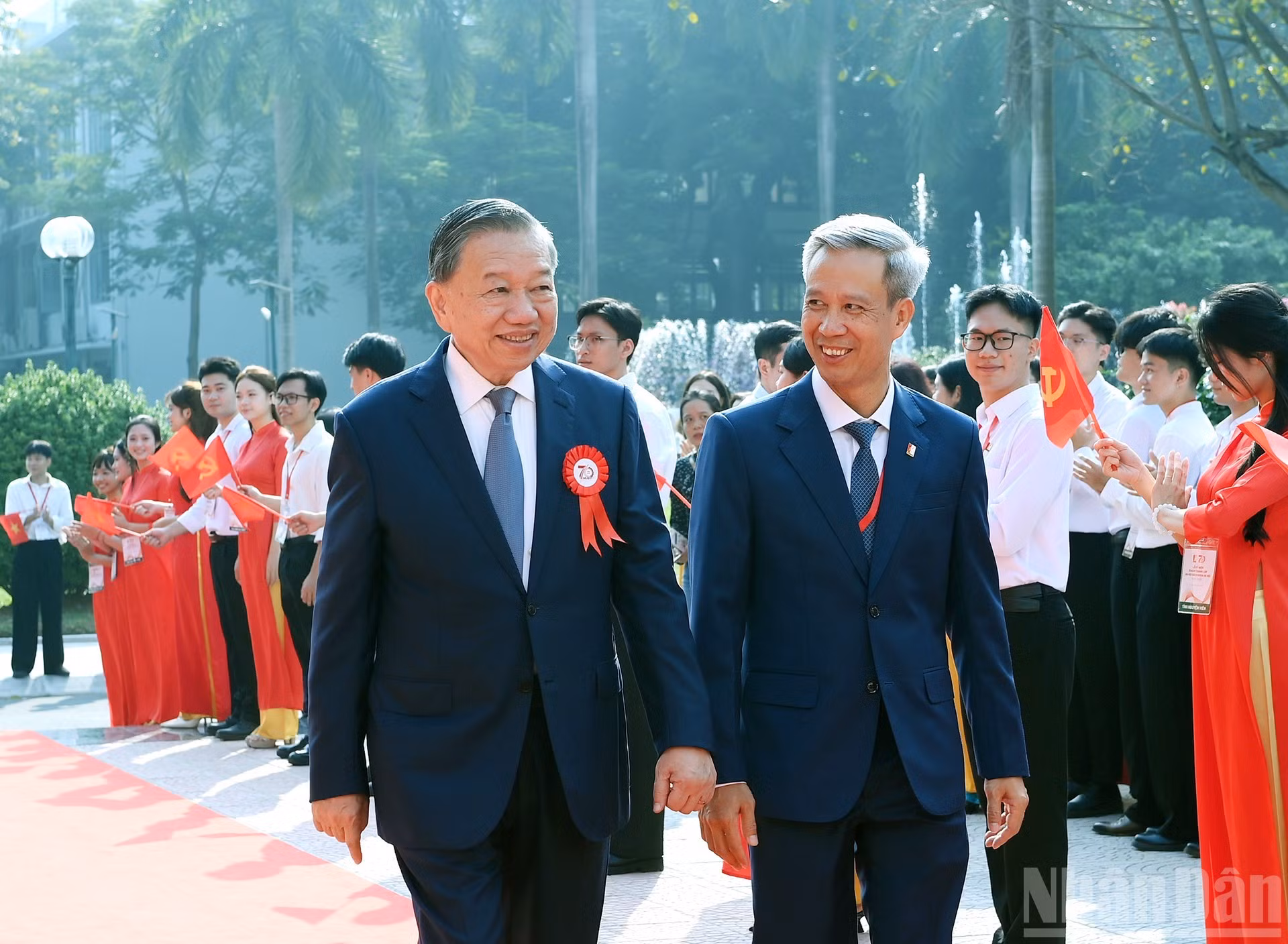 El secretario general del Partido Comunista y presidente de Vietnam, To Lam, asiste al acto.