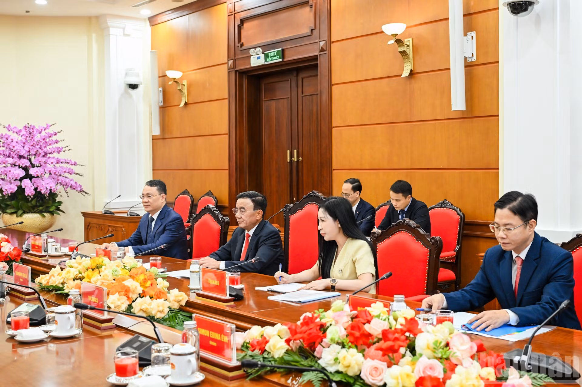 Asistentes vietnamitas en el encuentro.