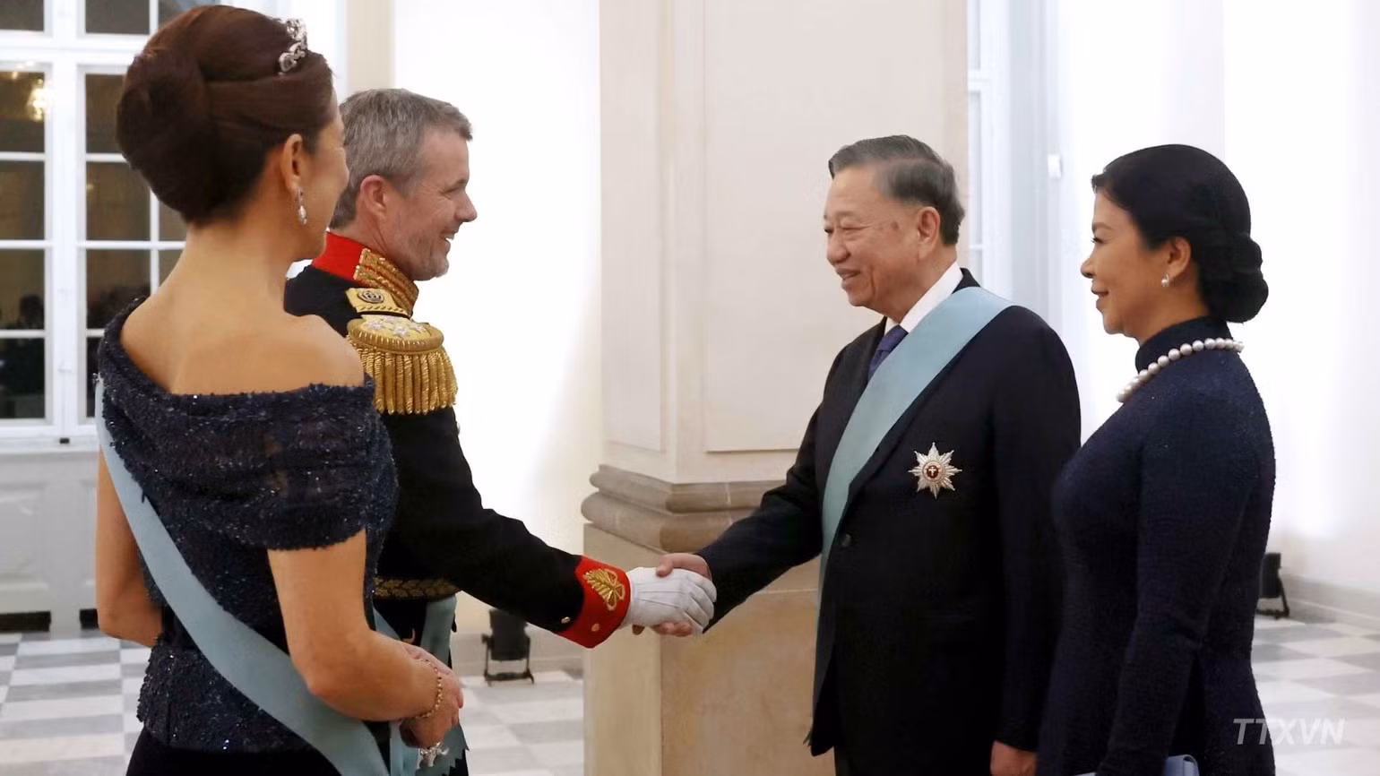 Los reyes Federico X y María de Dinamarca reciben al secretario general del Partido Comunista y presidente de Vietnam, To Lam, y su esposa, Ngo Phuong Ly.
