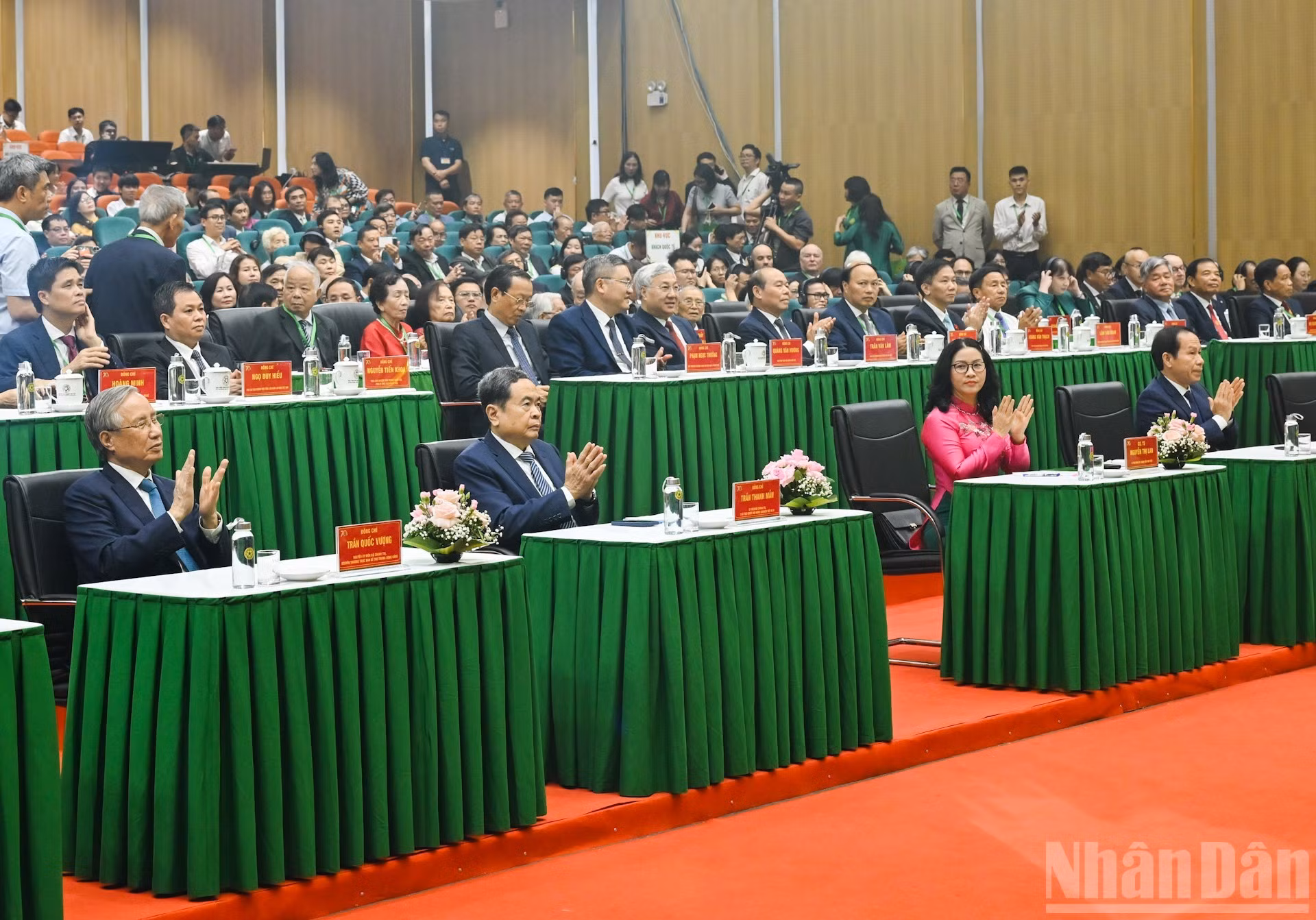 Thanh Man asiste al acto.