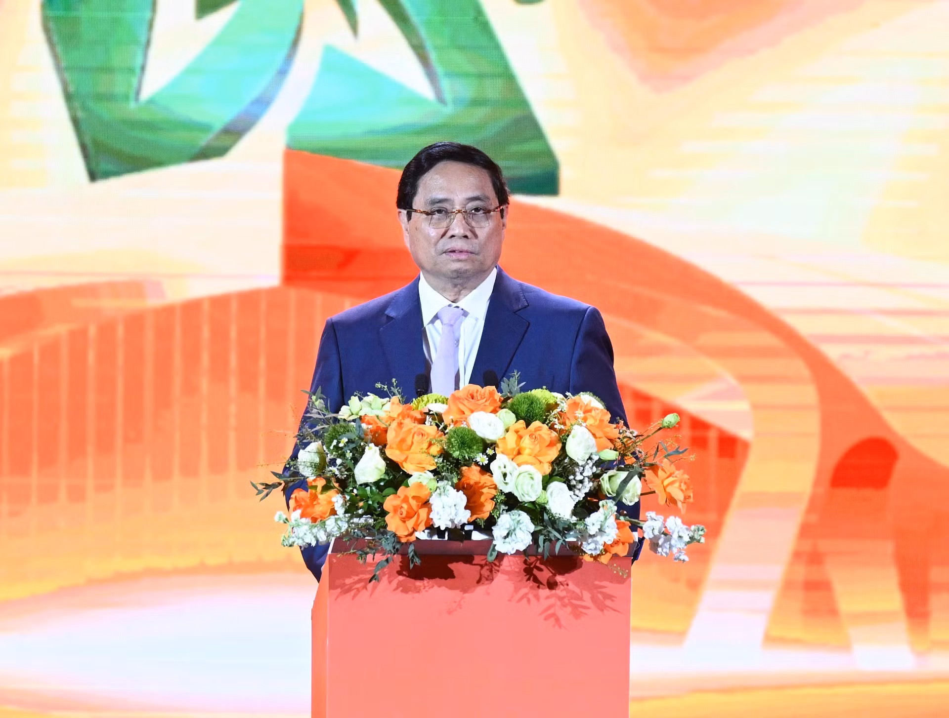 Minh Chinh habla en la cita.