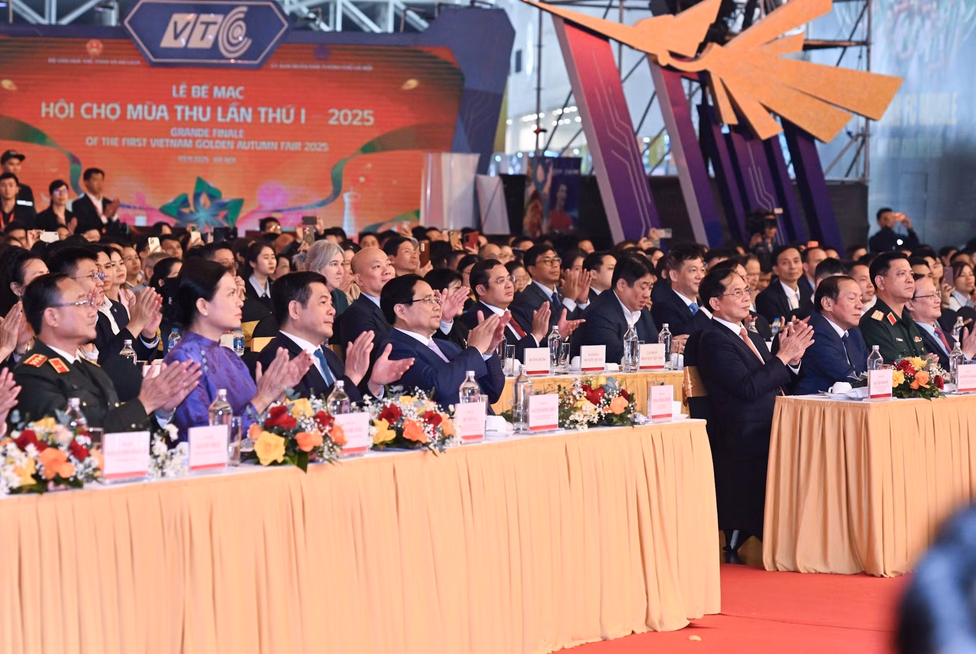 El primer ministro de Vietnam, Pham Minh Chinh, asiste a la ceremonia.