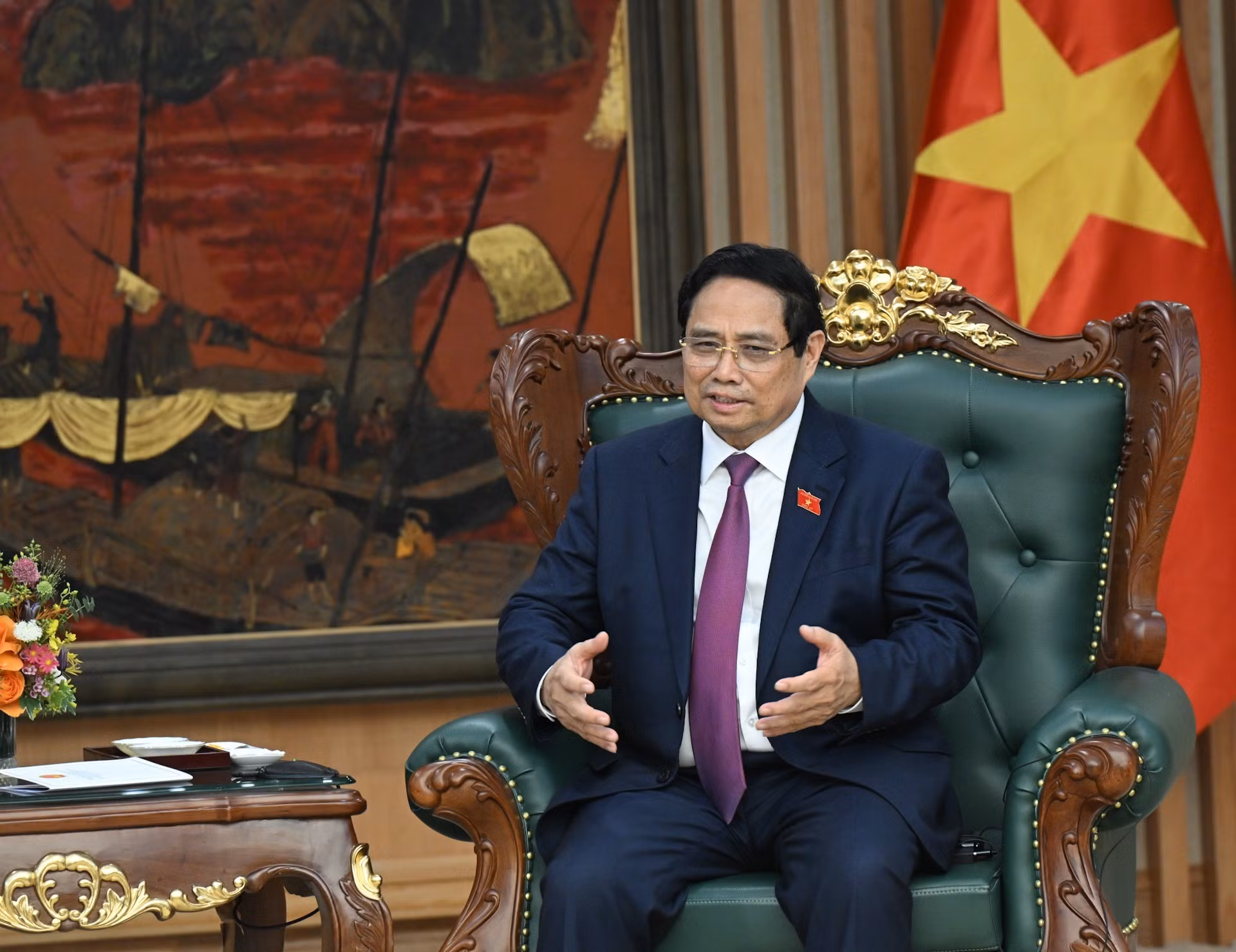 Minh Chinh habla en la cita.