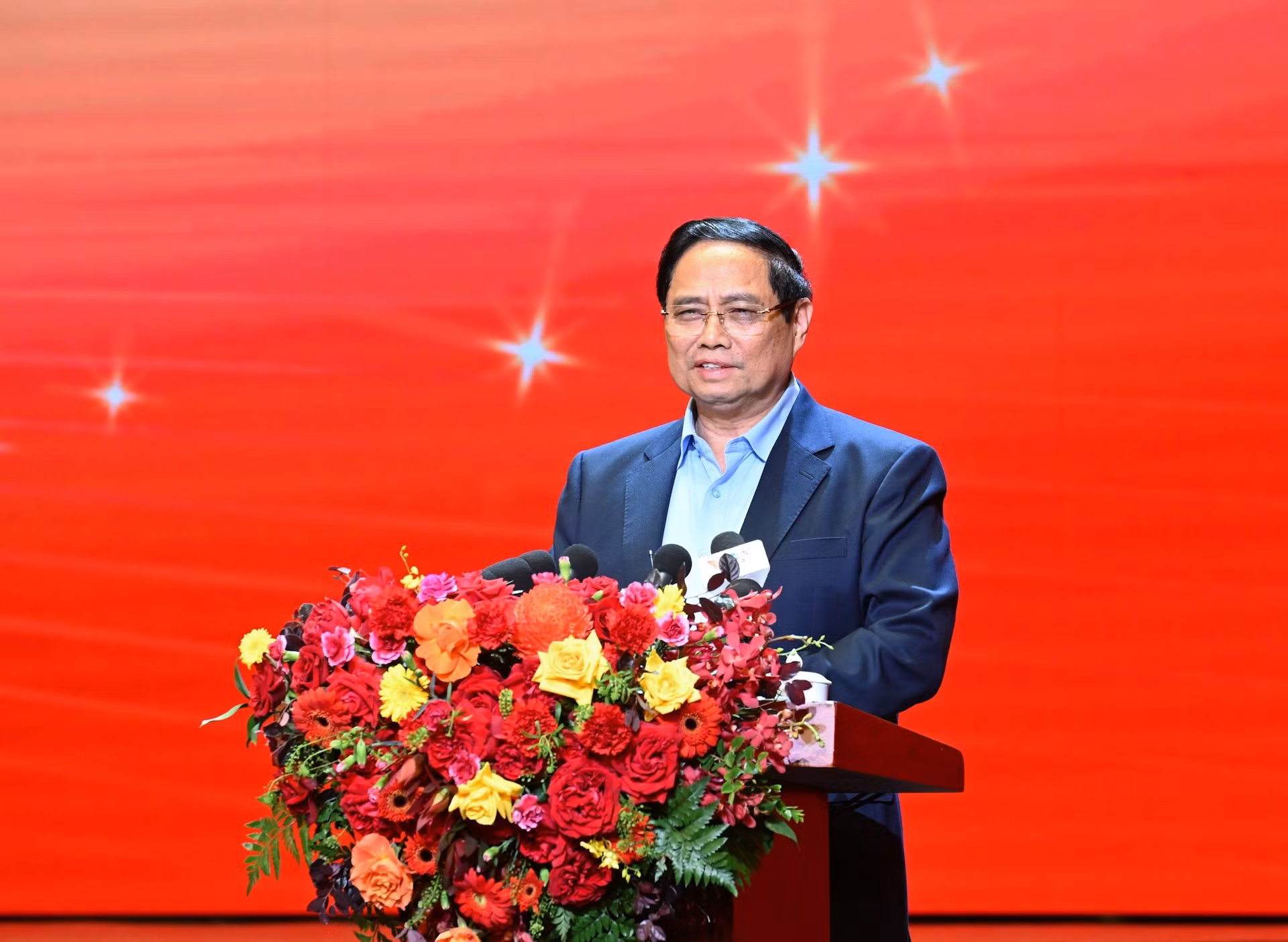 Minh Chinh interviene en la cita.
