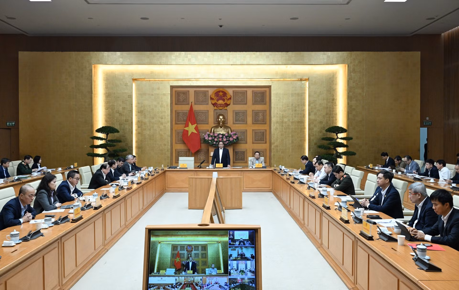 [Foto] Premier vietnamita preside reunión para implementar la “Campaña Quang Trung”