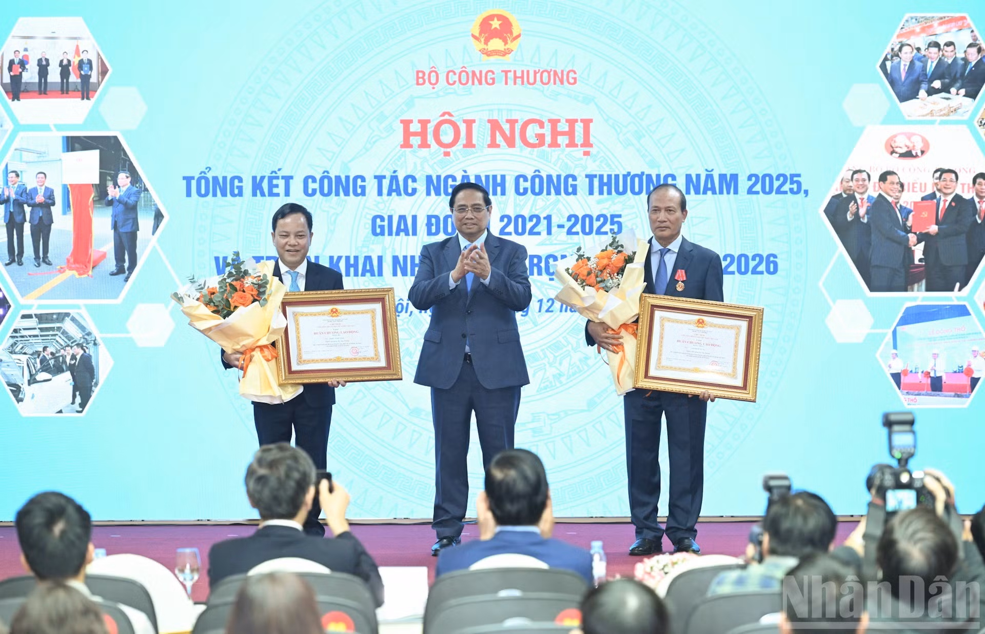 Minh Chính entrega la Orden del Trabajo de primera y tercera clase a individuos con méritos destacados.