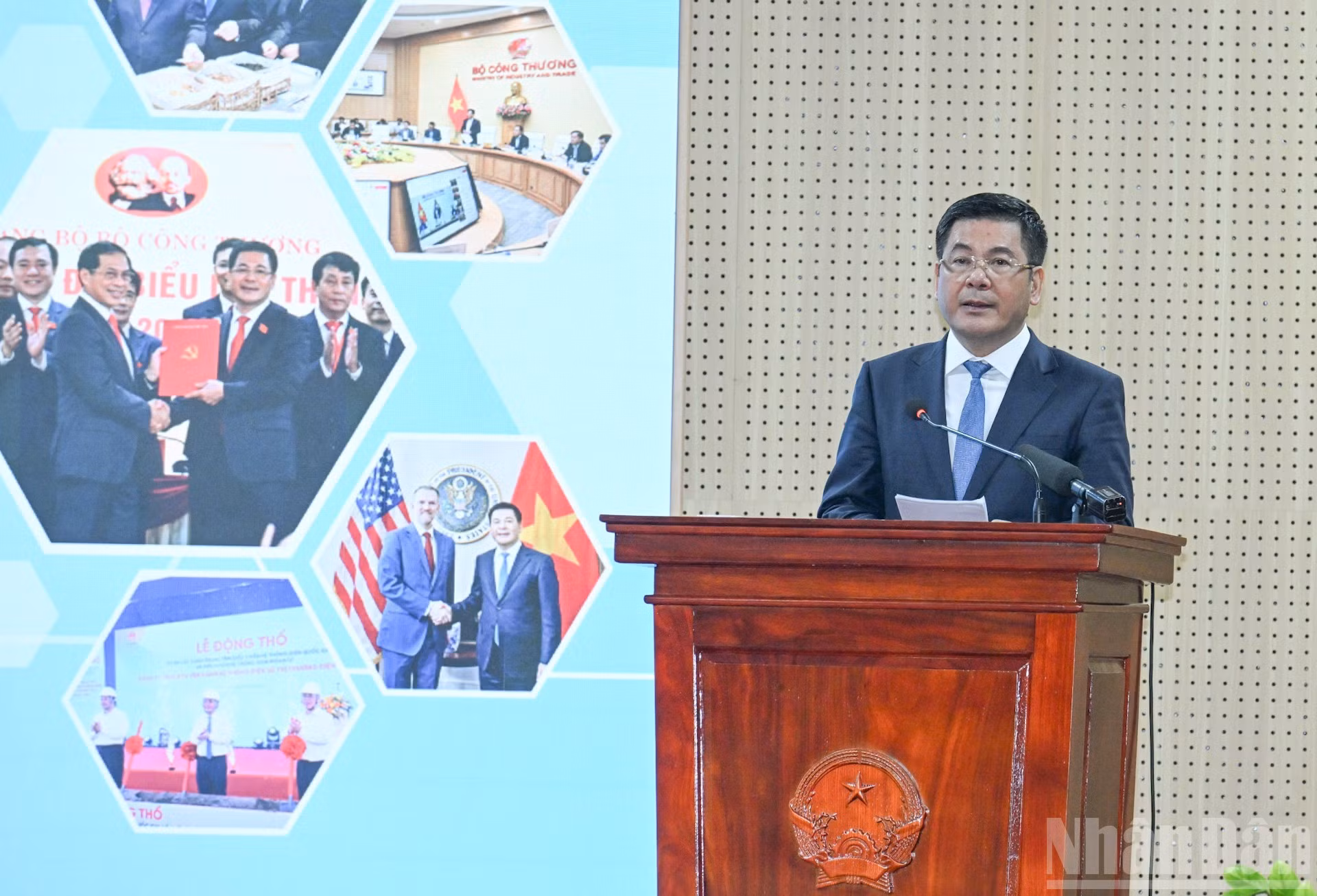 El ministro de Industria y Comercio, Nguyen Hong Dien, pronuncia un discurso en la conferencia.