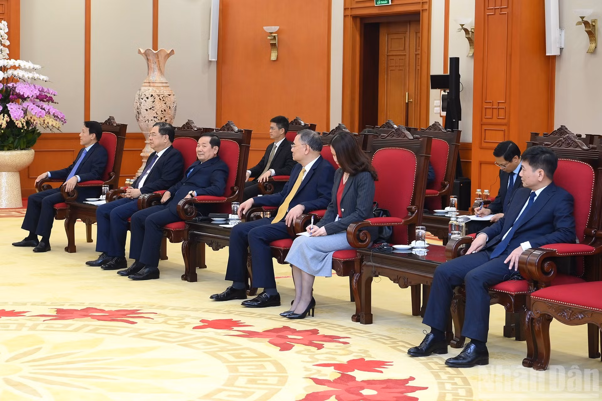 Asistentes vietnamitas a la reunión.