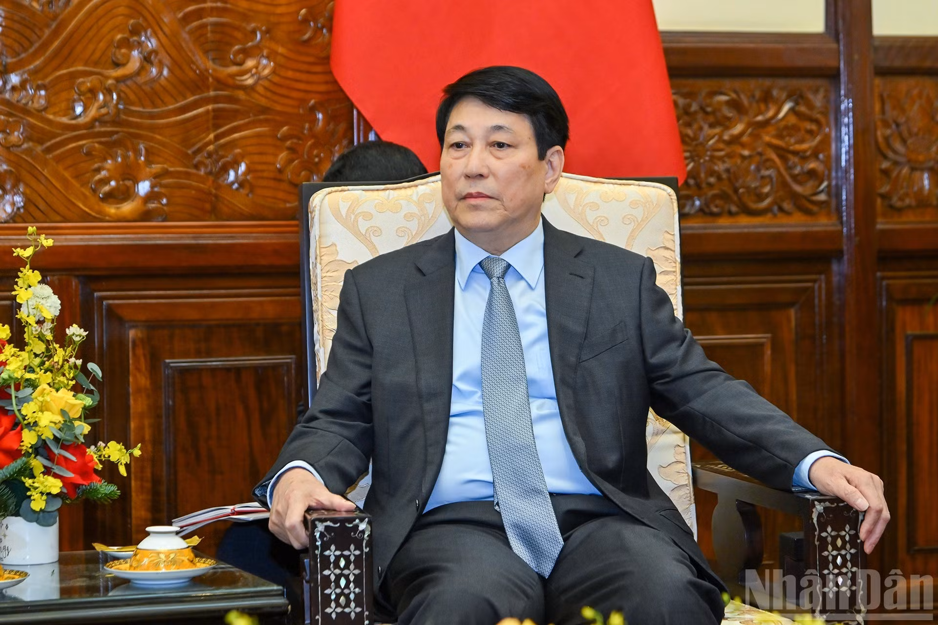 Luong Cuong habla en la reunión.