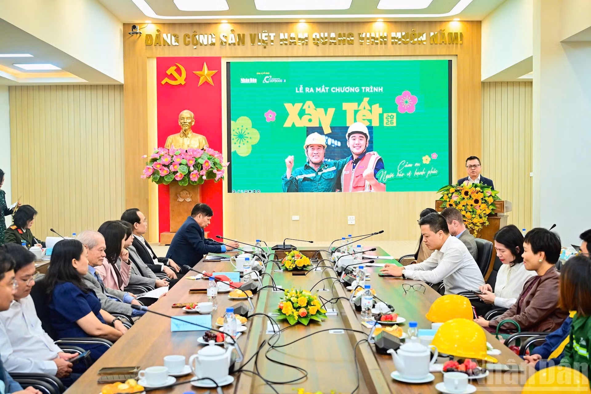 Según Quoc Minh, con el lema “Gracias a quienes protegen la felicidad”, el programa busca transmitir el mensaje de que la felicidad de cada familia trabajadora solo es verdaderamente plena cuando se construye sobre la base de la seguridad laboral.