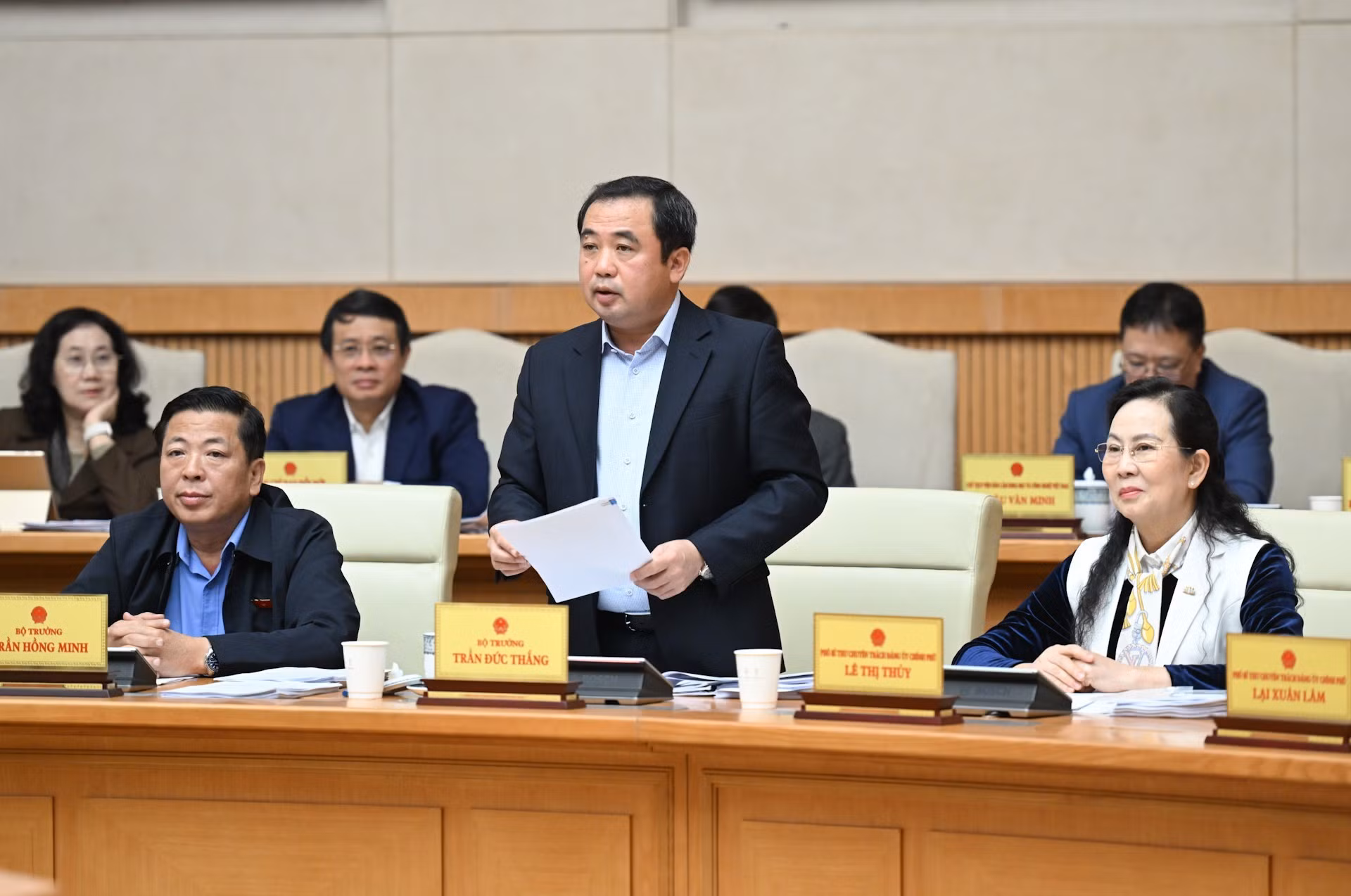 El ministro de Agricultura y Medio Ambiente, Tran Duc Thang, habla en la reunión.