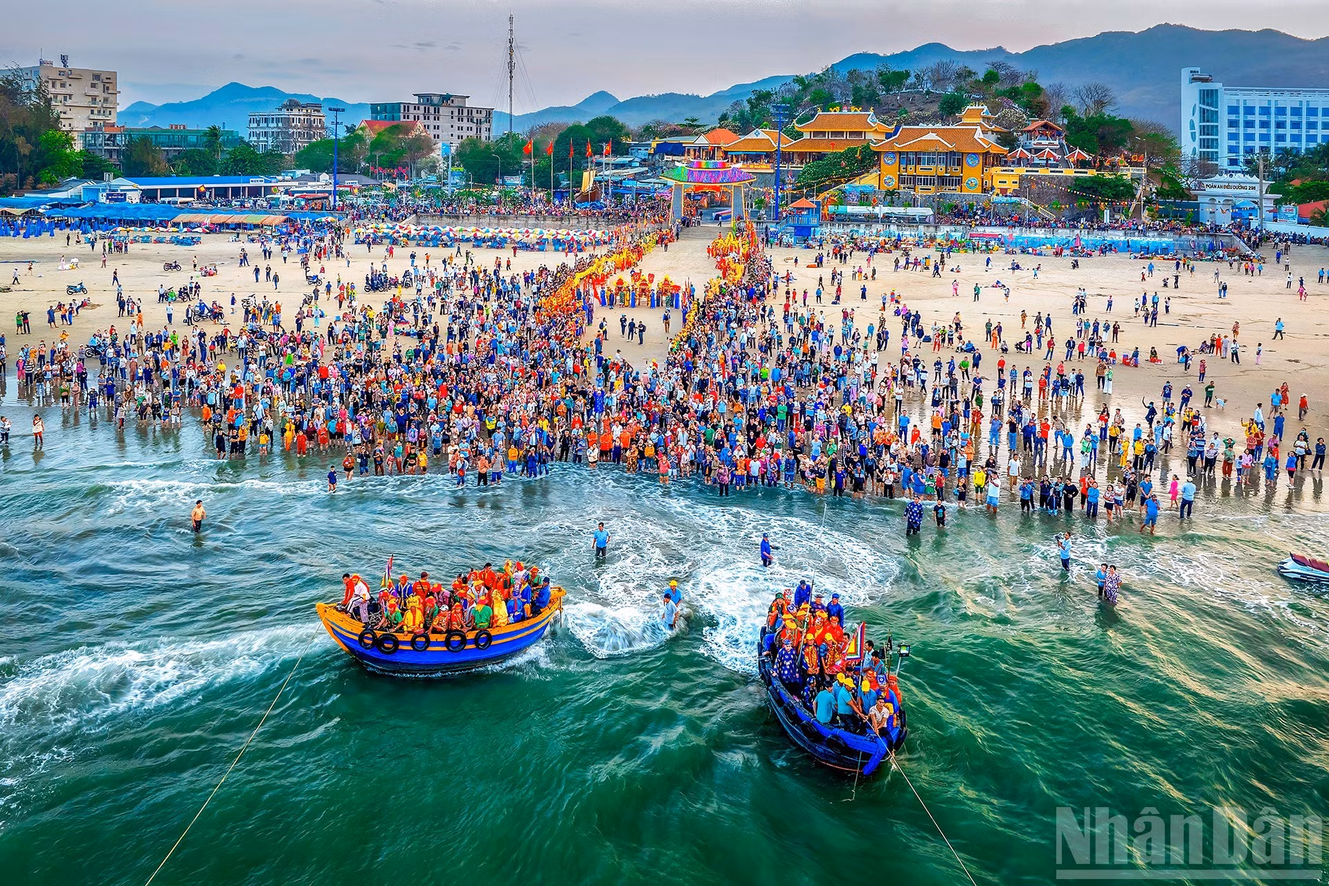 La playa de Dinh Co, Long Hai (Ciudad Ho Chi Minh), animada durante los días festivos. (Autor: Nguyen Van Khoi)