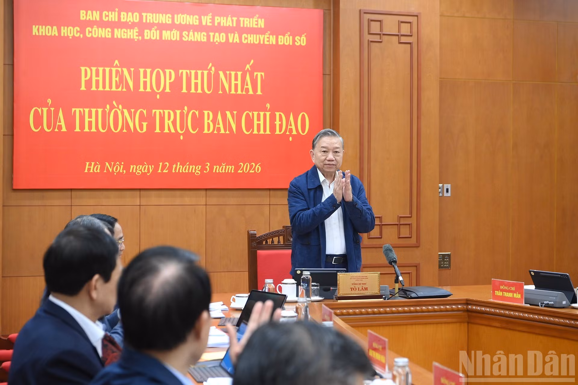 El secretario general del Partido Comunista de Vietnam, To Lam, habla en la reunión.