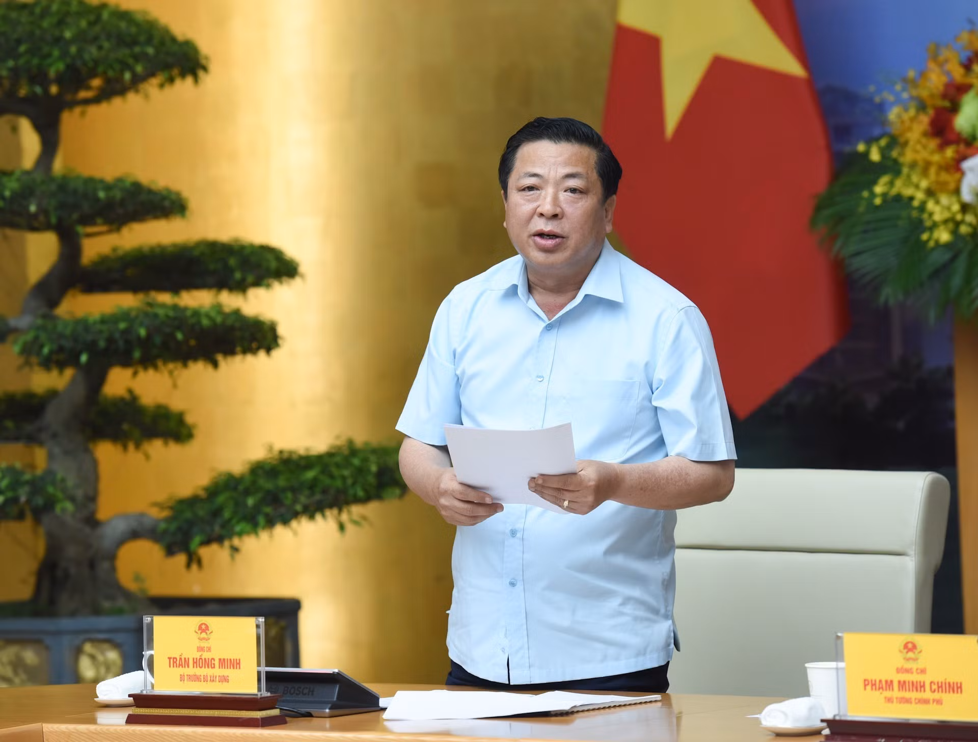 El ministro de Construcción, Tran Hong Minh, habla en la cita.