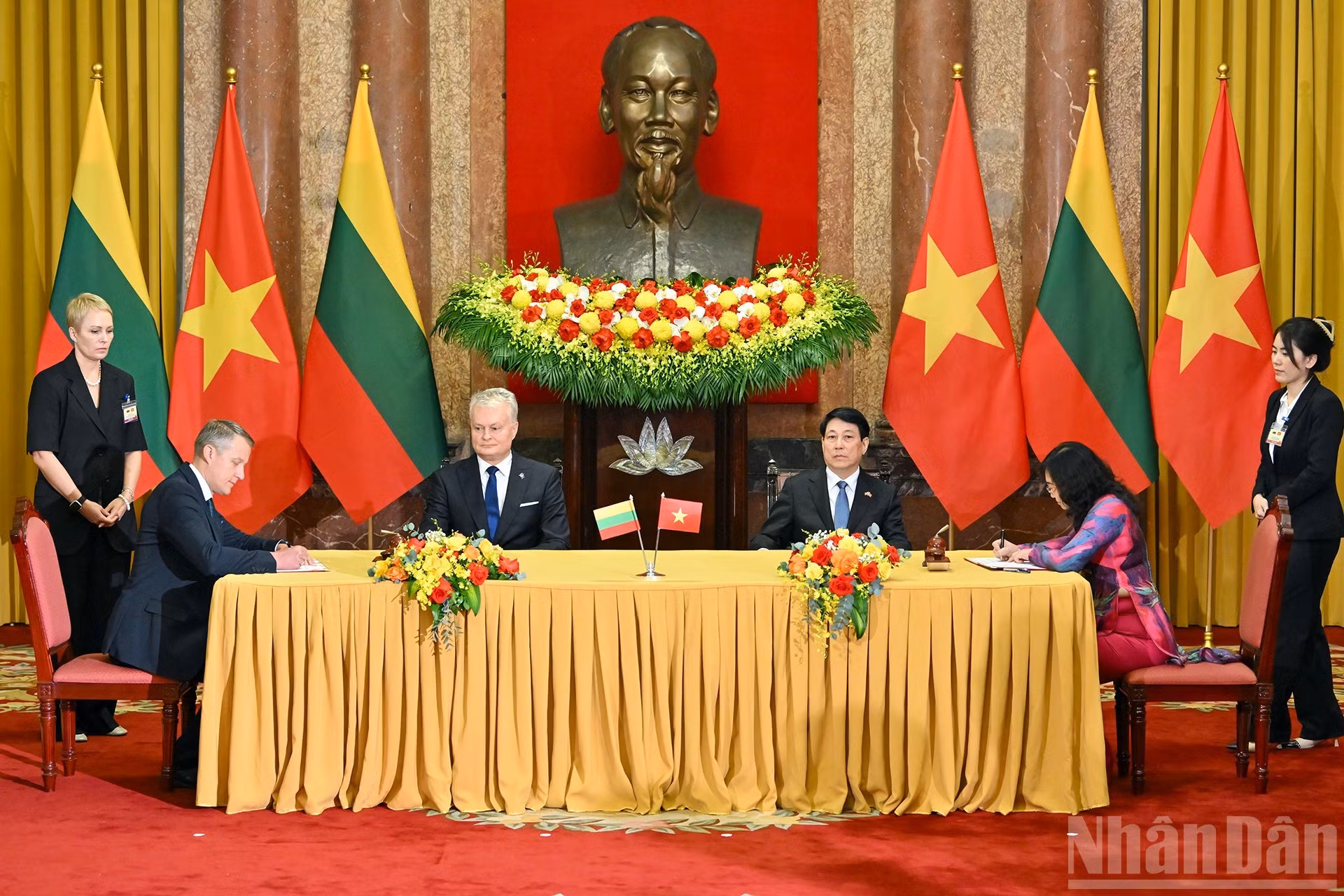 La firma del Memorando de Entendimiento entre el Ministerio de Industria y Comercio de Vietnam y el Ministerio de Energía de Lituania sobre cooperación en el sector energético.
