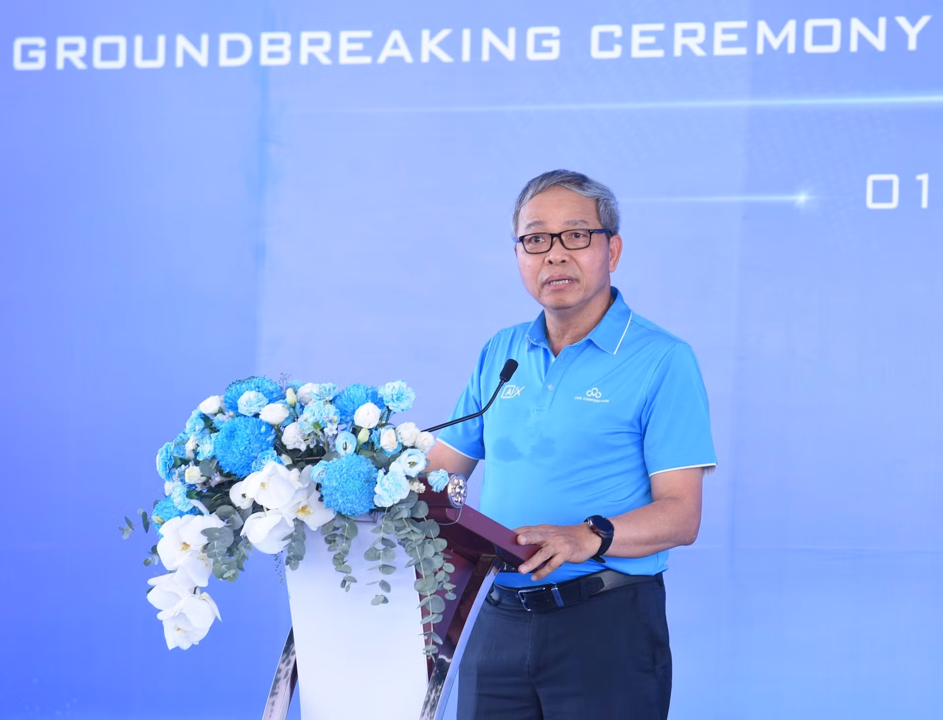 El presidente del grupo CMC, Nguyen Trung Chinh, habla en la cita.