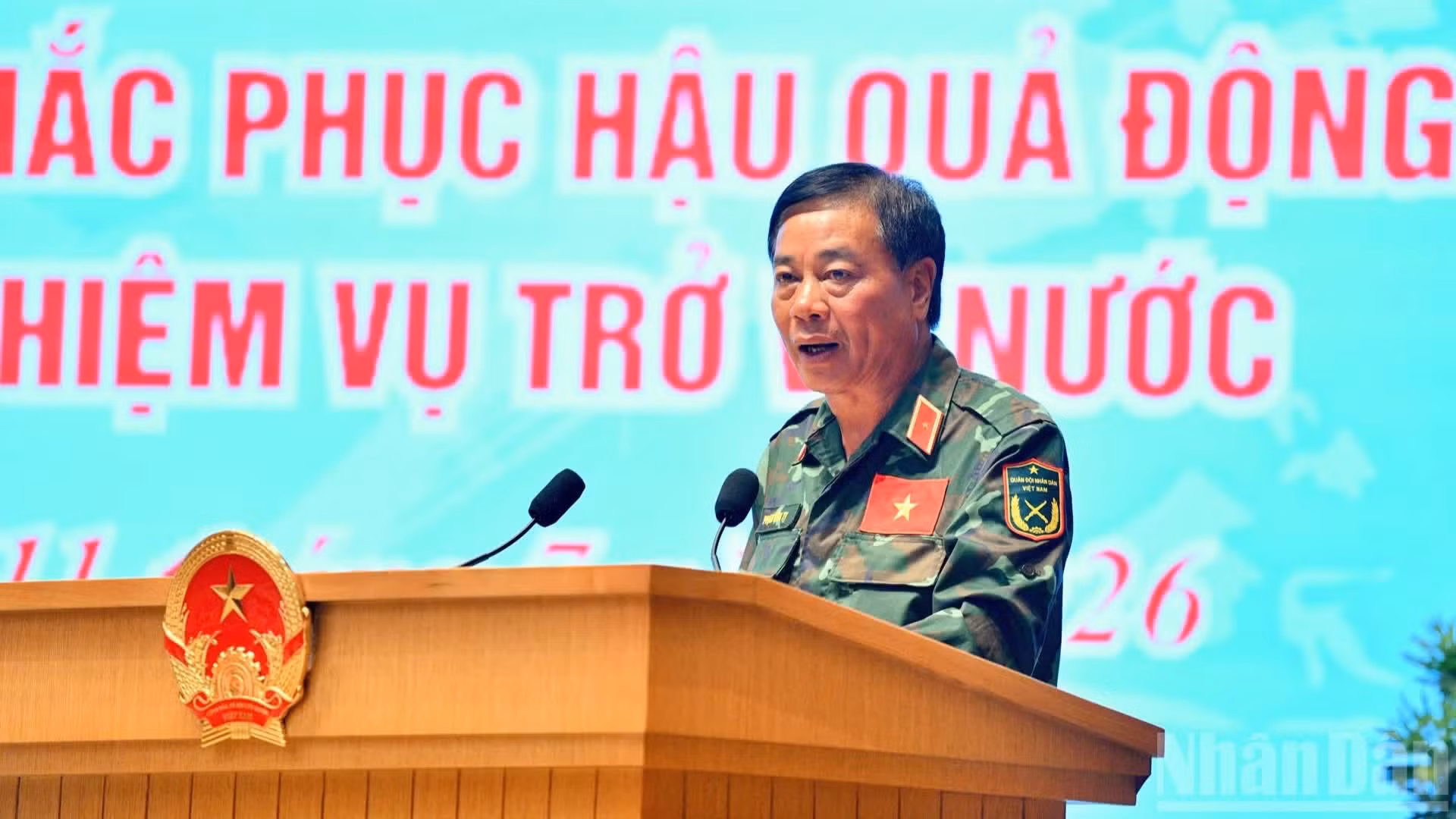 El brigadier Pham Van Ty, subdirector del Departamento de Búsqueda y Rescate del Estado Mayor General del Ejército Popular de Vietnam y jefe de la delegación, interviene en la ceremonia.