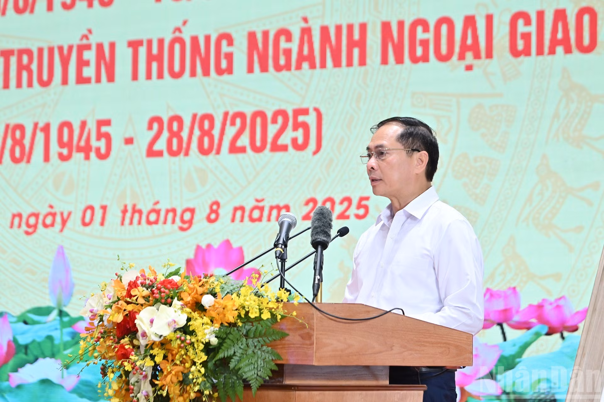 El viceprimer ministro y canciller, Bui Thanh Son, en el acto.