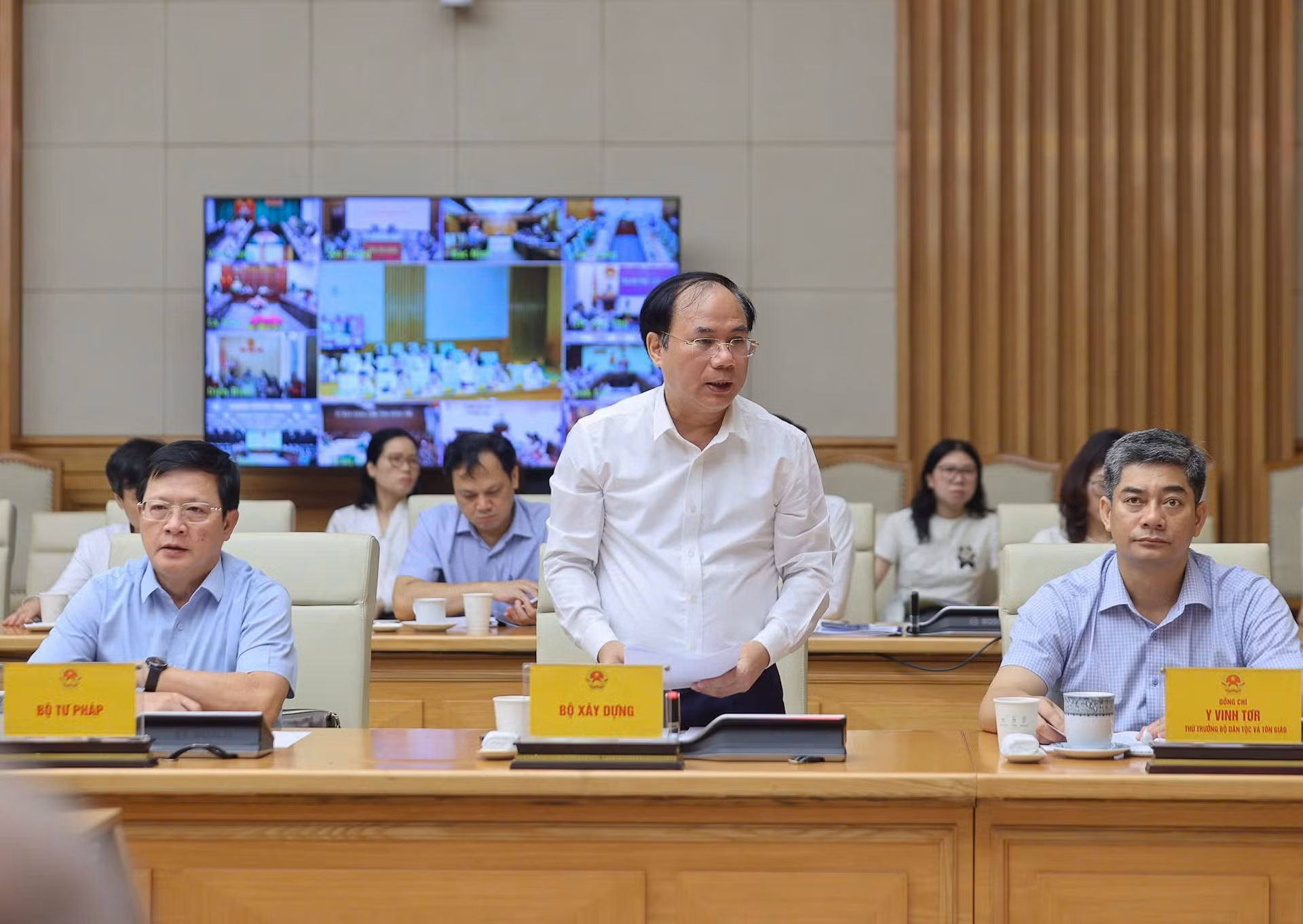 El viceministro de Construcción Nguyen Van Sinh en la reunión.