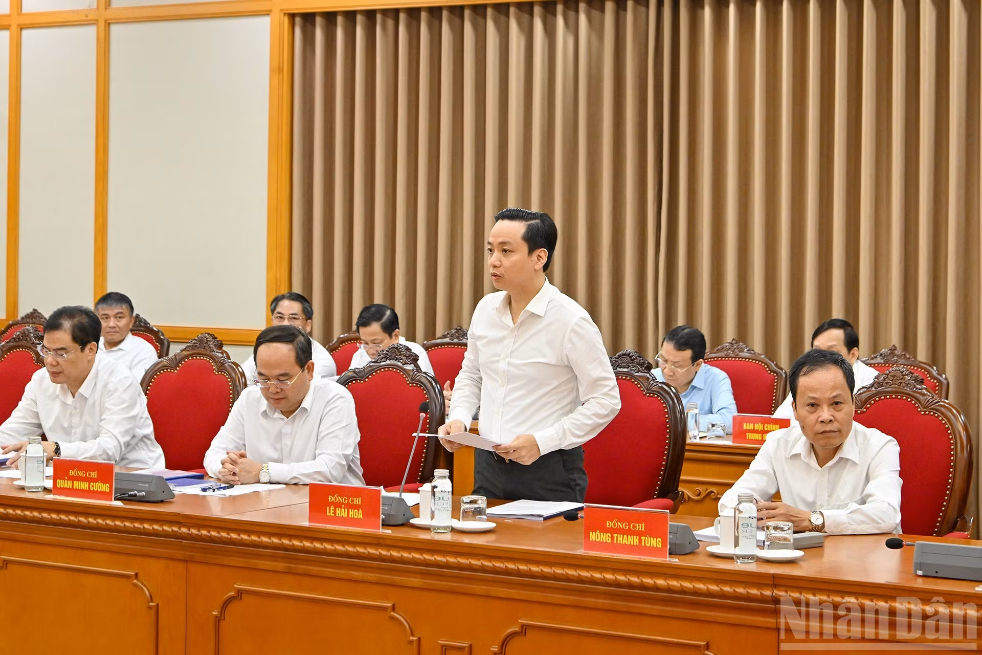 El subsecretario del Comité del Partido y presidente del Comité Popular de Cao Bang, Le Hai Hoa, habla en el evento.