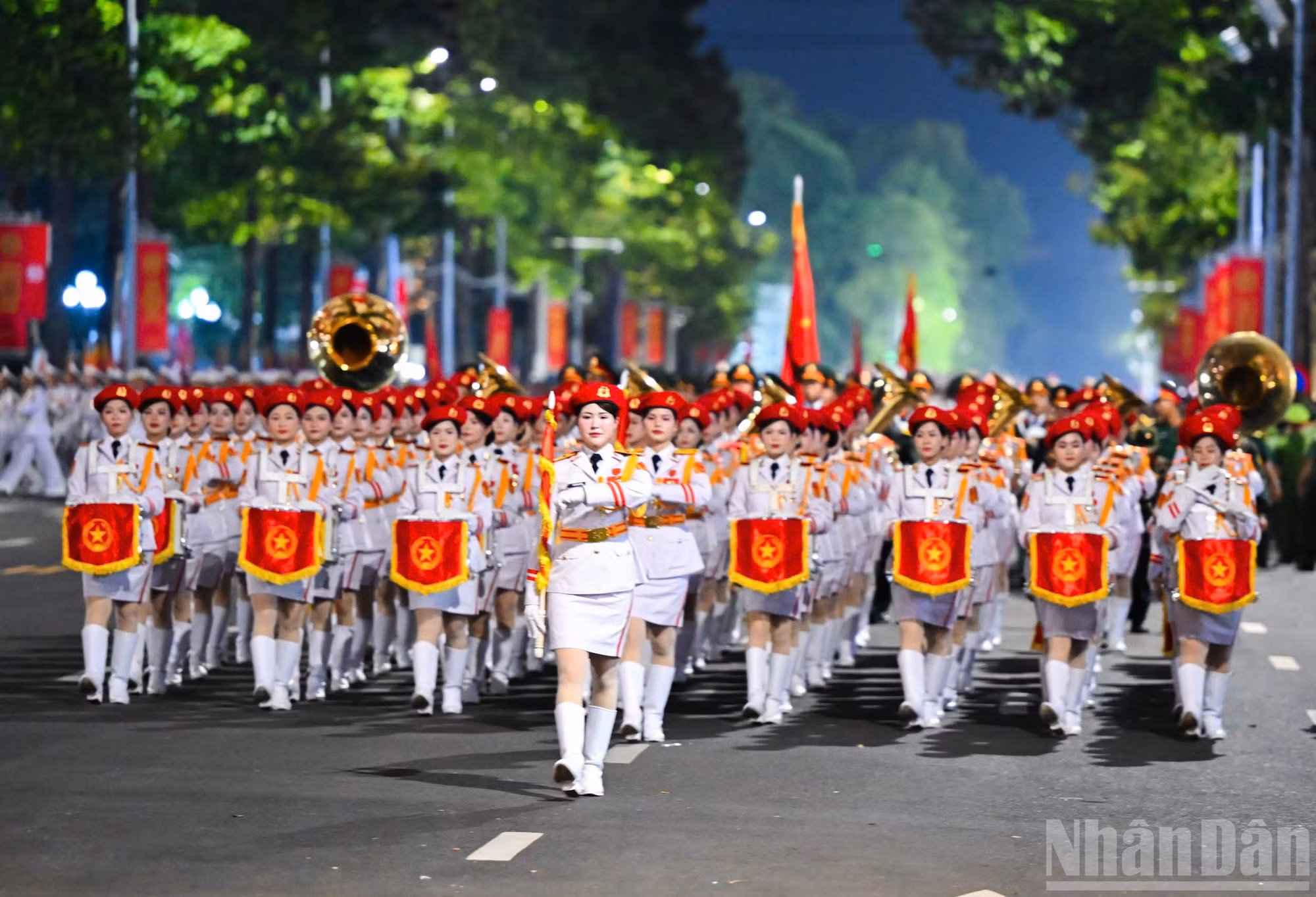 Bloque femenino de la Banda Militar del Ejército Popular de Vietnam.
