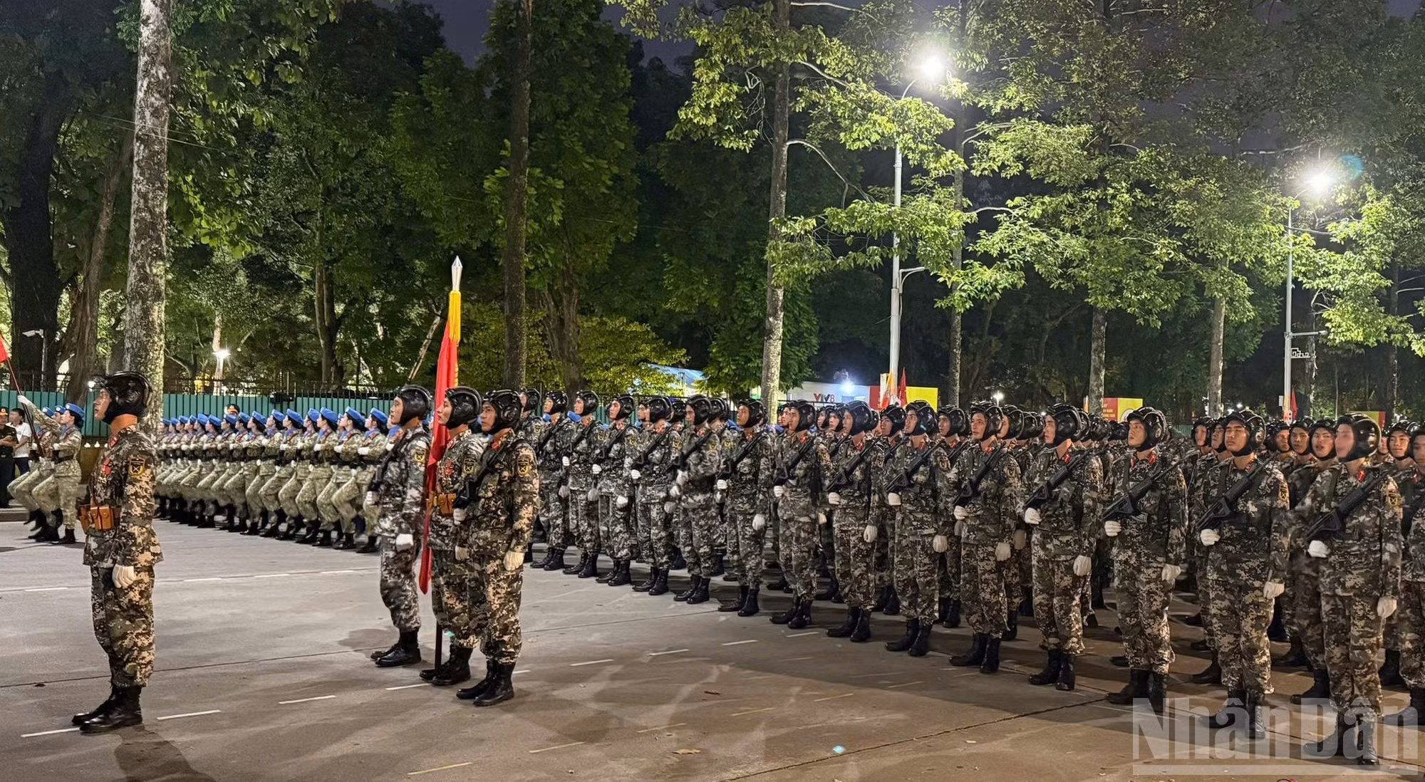 Los soldados están listos antes del ensayo general.